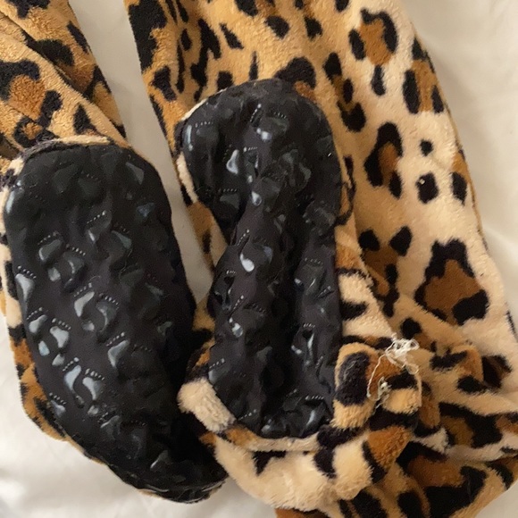 Footed Animal print leopard one piece pajamas, size XL kids, great costume! - Picture 13 of 13